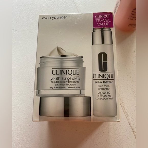 Clinique Accessories - Clinique Travel